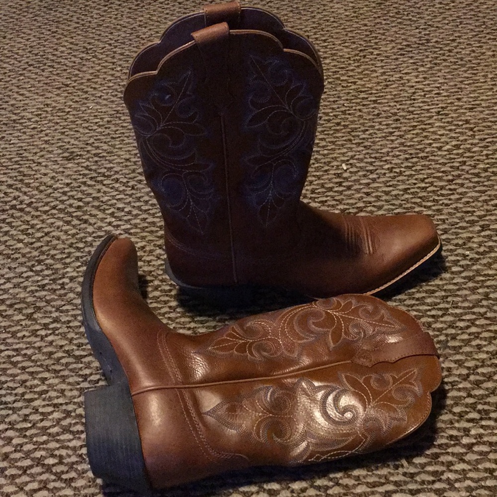 Ariat women’s cowgirl cowboy boots size 9